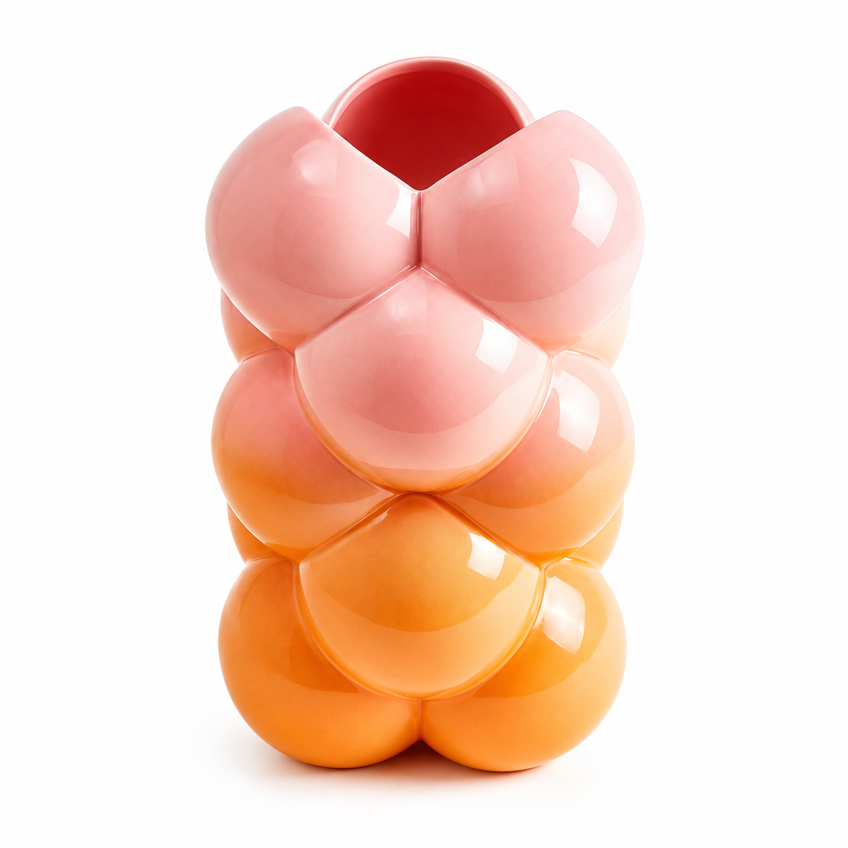 Vaso MAM Motel a Miio x Patrick Vogel in terracotta, con forme tridimensionali arrotondate nei toni rosa e arancione, su fondo bianco.