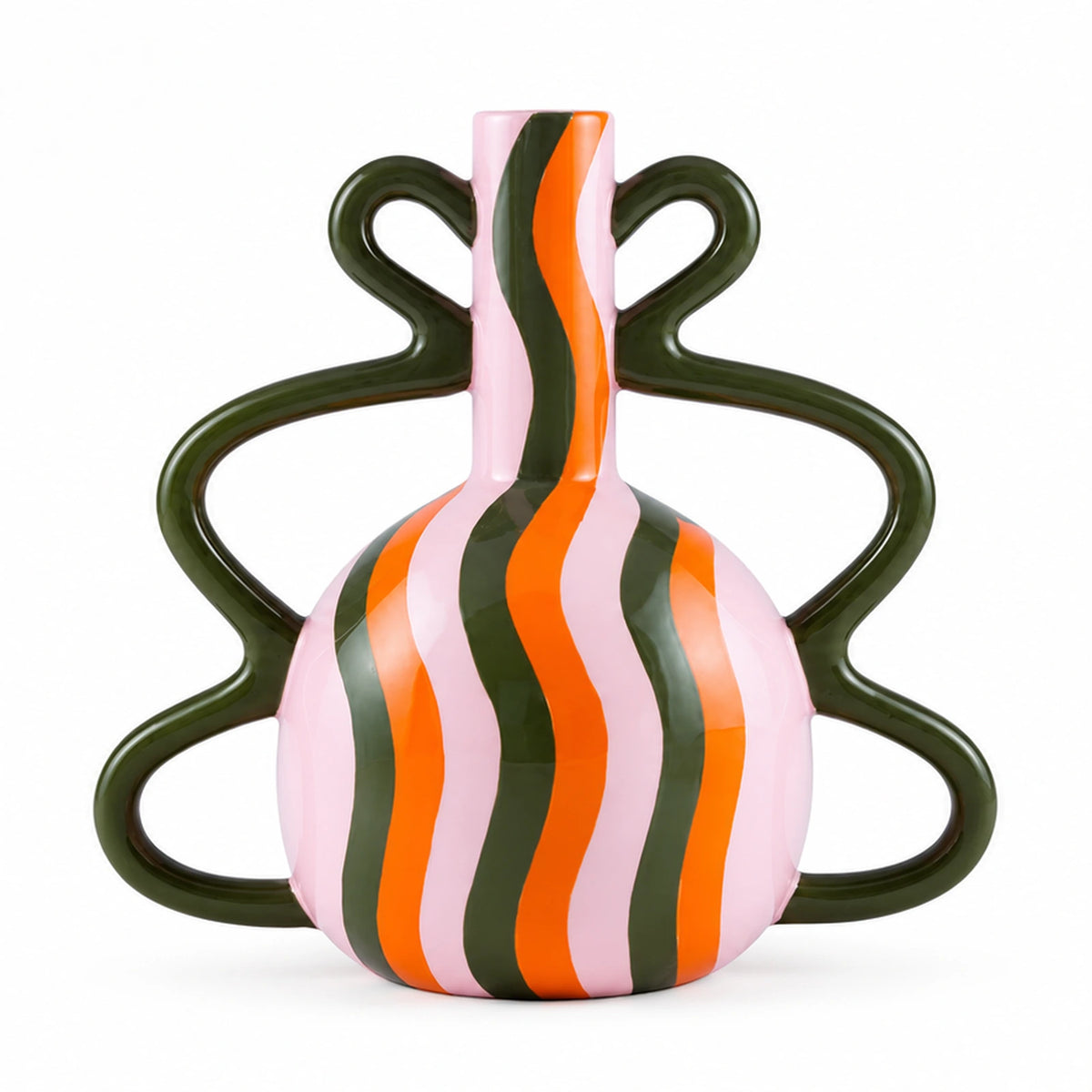 Vaso Sofía Qué Rico in ceramica lucida, con strisce rosa, arancioni e verde scuro e manici sinuosi laterali, su sfondo bianco.