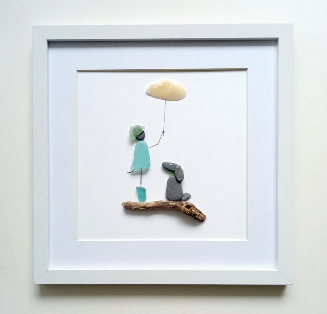 Quadro in vetro di mare bambina col cane, 22x22 cm, opera di Benedicte Jason