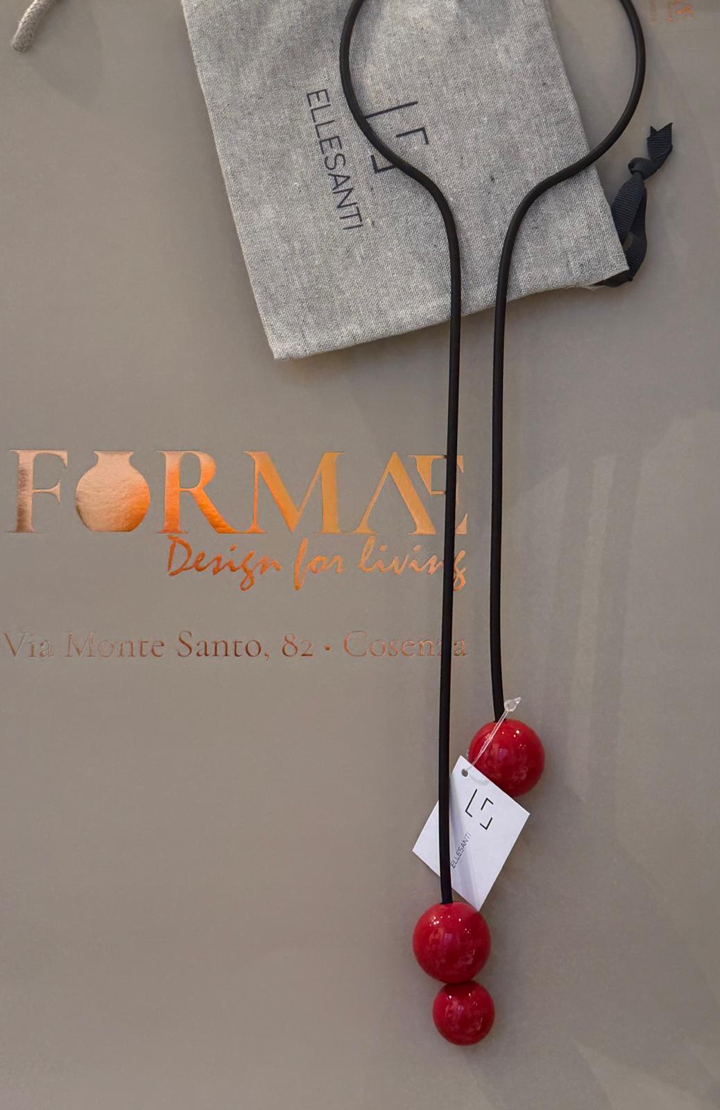 Collana Play in resina rosso pastello e caucciù