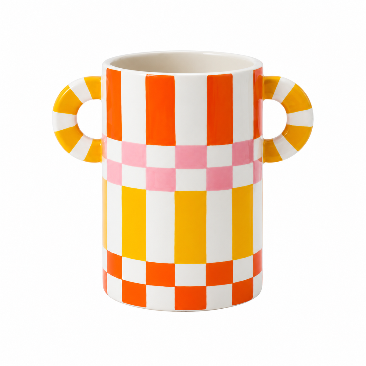 Cestello per vino Ricardo di Qué Rico in ceramica lucida bianca, arancione, rosa e gialla, con decorazioni geometriche e due manici circolari, su fondo bianco.