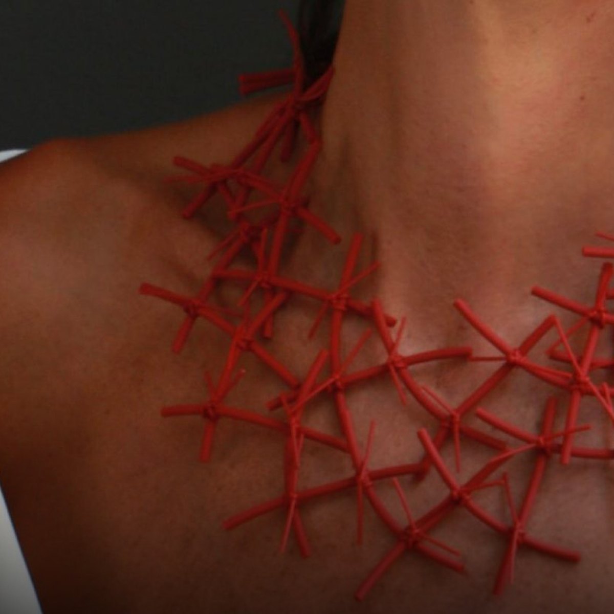 Collana artigianale Ellesanti indossata