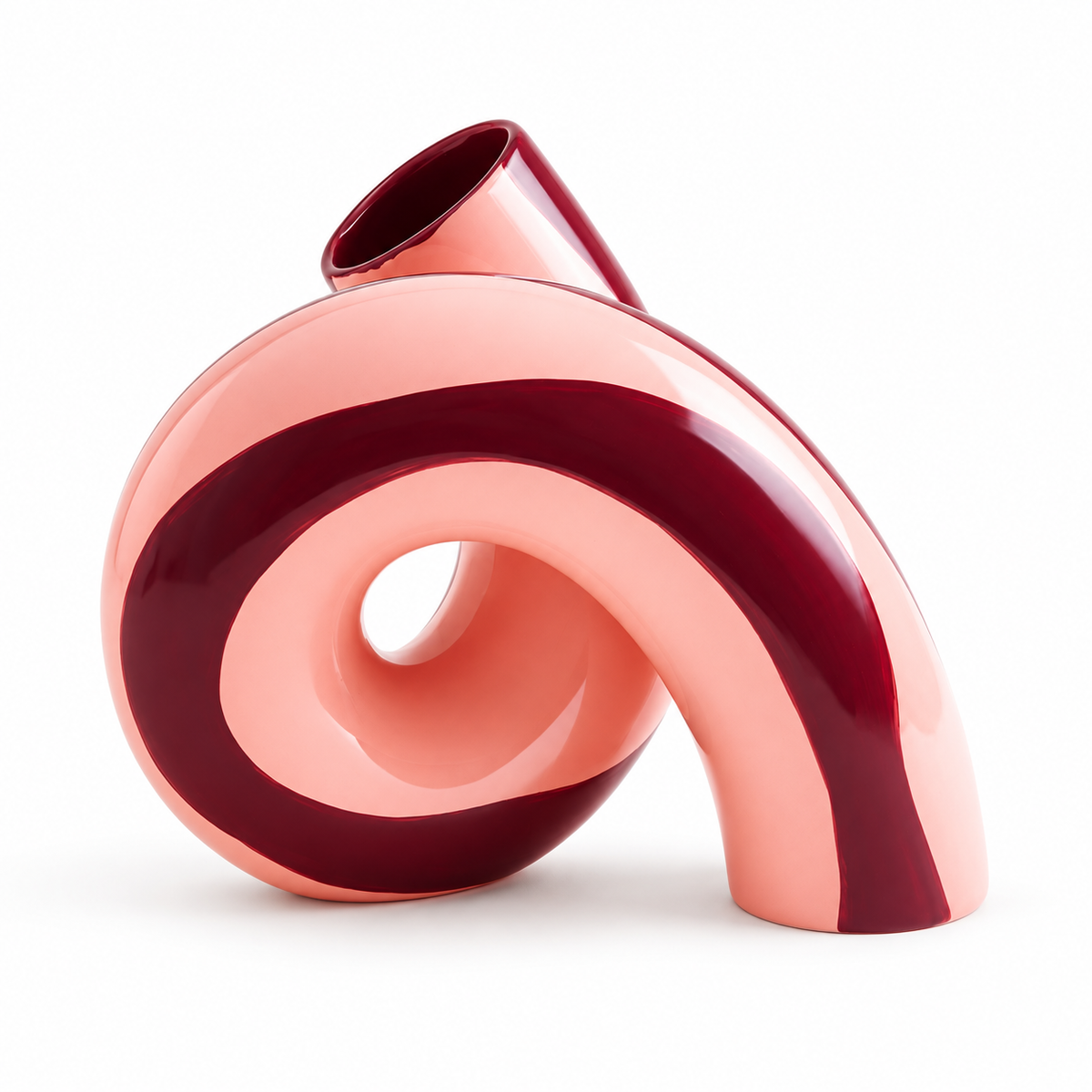 Vaso MAM L Motel a Miio x JU SCHNEE rosa e bordeaux, con design scultoreo a spirale e forme sinuose, su fondo bianco.