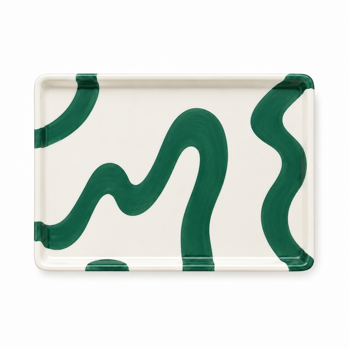 Vassoio Alejandro Qué Rico rettangolare in ceramica bianca lucida con grandi onde verde scuro, fotografato dall'alto su fondo bianco.